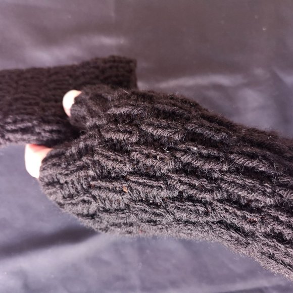 Black Knit Fingerless Texting Gloves Mittens Glovelets Product of Canada - Picture 2 of 7